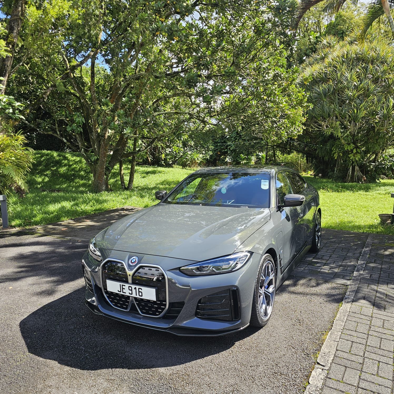 BMW i4 Gran Coupé gray — interior deep clean